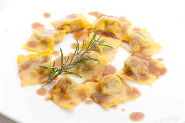Delicacies of Ristorante La Fioraia in Castello di Annone