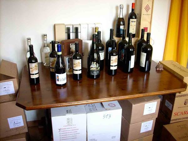 Wide choice of wines at the Restaurant of the Station of Montegrosso d'Asti