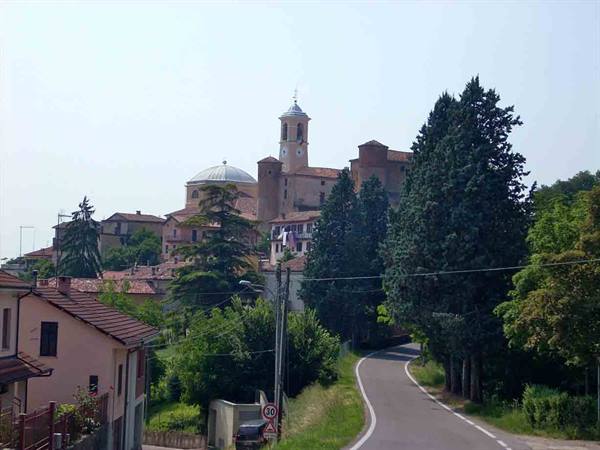 Arriving at Montegrosso d'Asti
