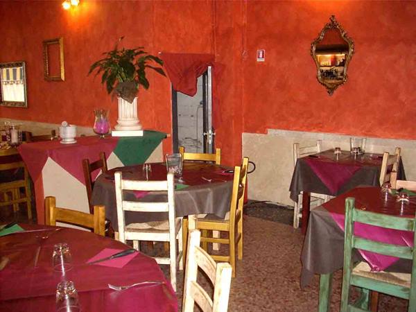 In the dining rooms of Ristorante Pizzeria Giulisse in Albenga