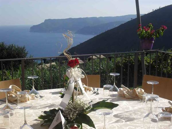 At the tables on the terrace of Hotel Ristorante Oro Verde in Bergeggi