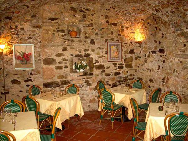 In the dining rooms of Ristorante Il Cappero