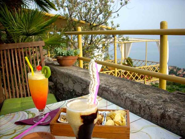 Cocktails on the terraces of the American Bar Ristorante Il Cappero