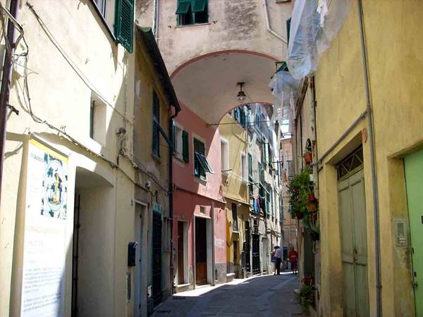 In the alleys of Albissola Marina