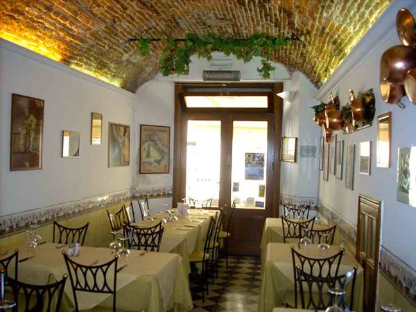 At Ristorante Pizzeria Au Caruggiu in Albissola Marina