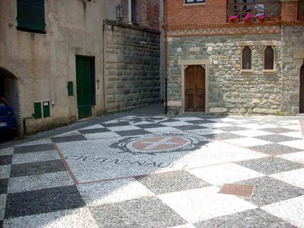 In the historic centre of Noli