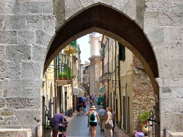 In the historic centre of Noli