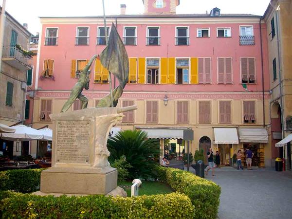 In the historic centre of Laigueglia
