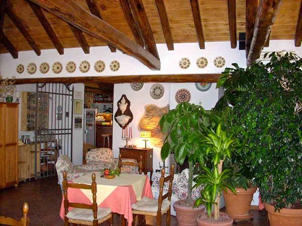 In the characteristic dining room of the Cà do Mei