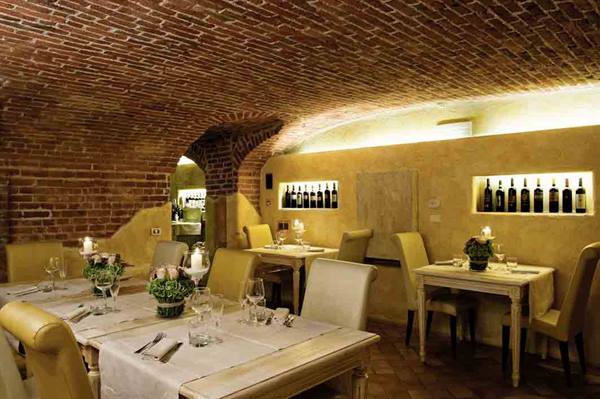 In the rooms of Ristorante Le Bistrot in Chivasso