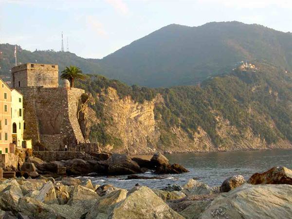 View of the gulf with the Dragonara Castle
