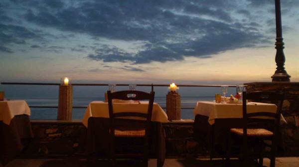 The sunset, seen from the tables of Ostaia da 'O Sigù