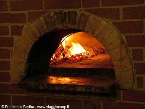 The wood-fired oven at Ristorante Pizzeria Il Ritrovo