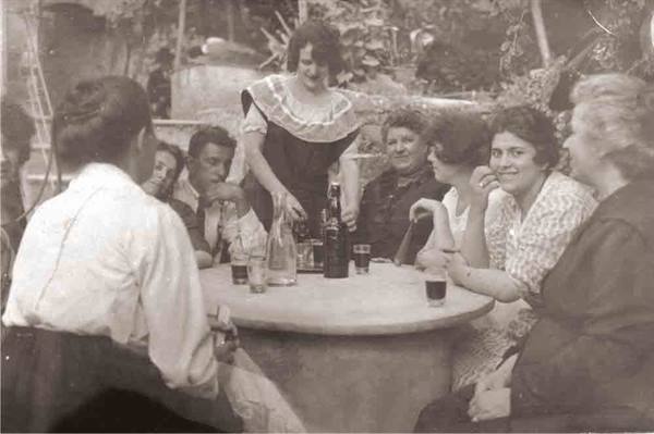 Manuelina, in a historic photo