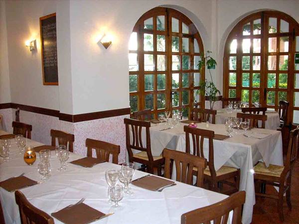 In the dining room of Ristorante Pizzeria Le Querce