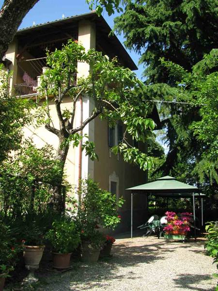 At La Volpina in the warm season