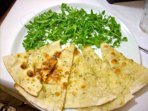 The delicious focaccias of the Pizzeria 'Solo pizza' Da Marcello