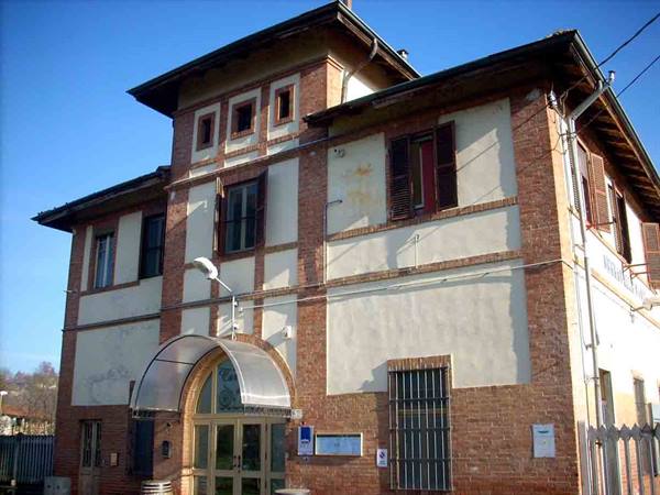 The old railway station of Serravalle d'Asti, now Ristorante La Carrozza