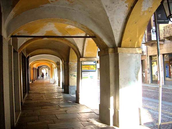 The arcades in the centre of Trino