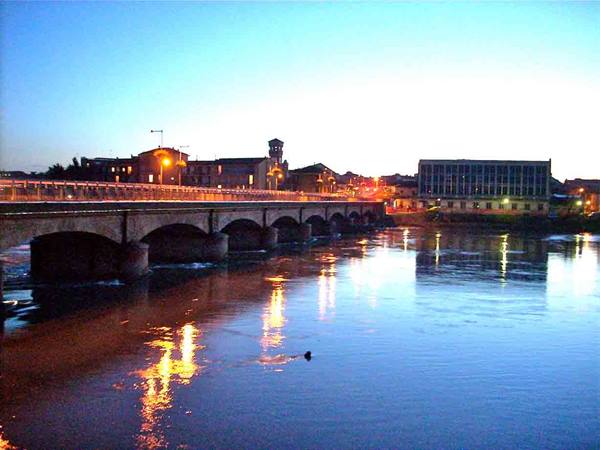 Evening view of the bridge over the Adda