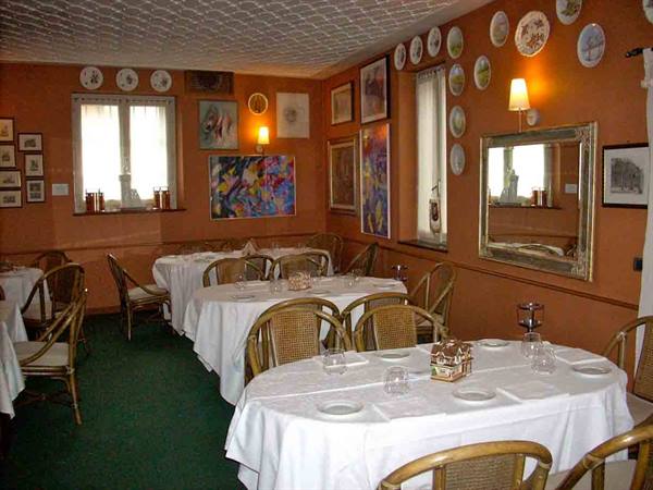 In the dining room of Ristorante La Quinta di Lodi