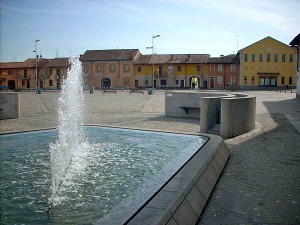 The square of Lodivecchio