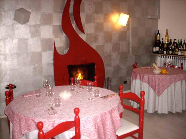 In the rooms of Ristorante Rosso di Sera di Busto Arsizio