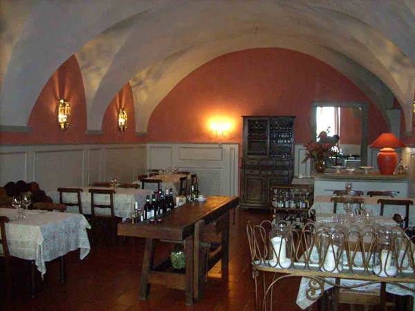 In the splendid rooms of Ristorante Cantine del Gavi