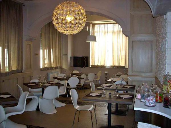 In the dining room of Ristorante Barracudino di Monza