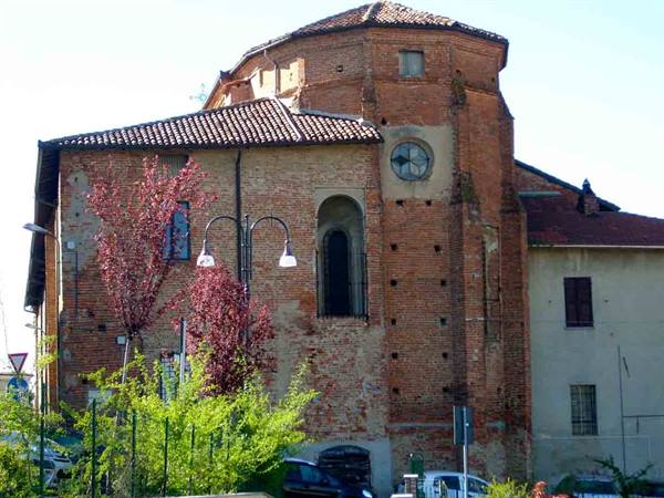 Side view of the church of St. Martin