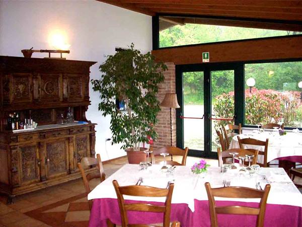 At the tables of Locanda dell'Arzente