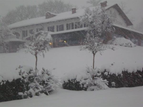 View of Locanda dell'Arzente with snow
