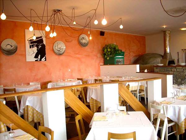 In the dining room of Ristorante Mezzo Marinaio