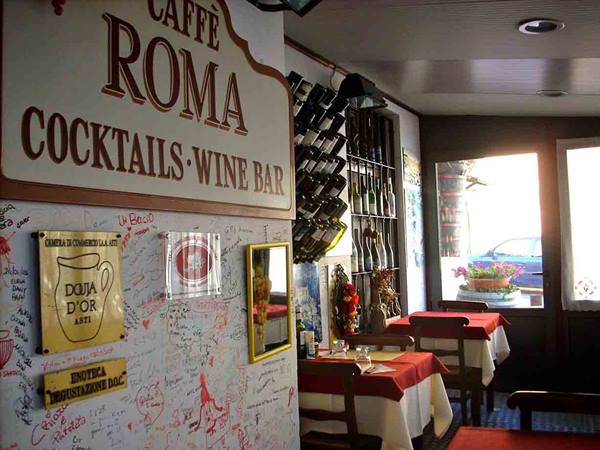 At Enoteca Caffè Roma di Costigliole d'Asti