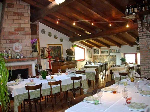 In the dining room of Ristorante Le Proposte