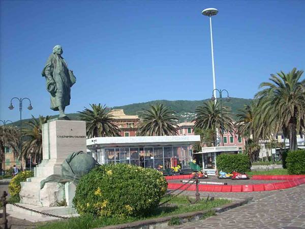 The statue of Christopher Columbus on the promenade