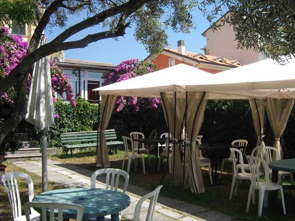 The outdoor area of Hotel Ristorante Gargantua