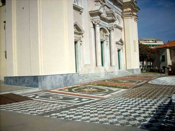 The churchyard of the Basilica