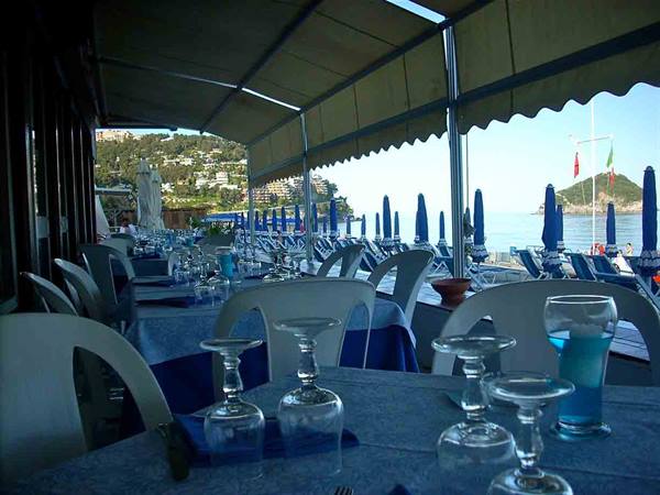 At the tables of Ristorante Cantinone Mare, with a view of the Island of Bergeggi