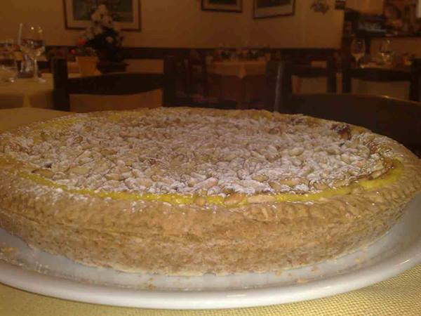 The pine nut tart of Ristorante La Lampara