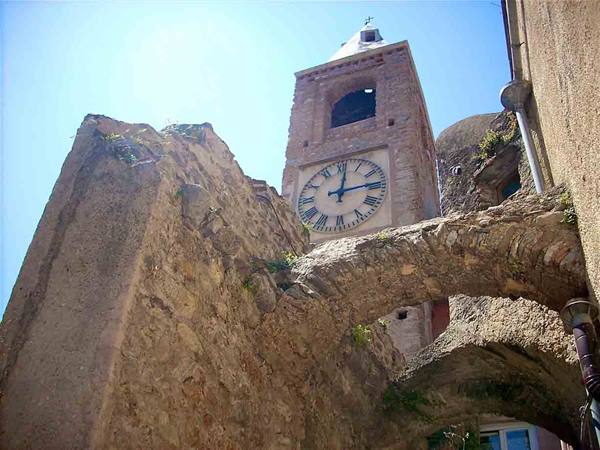 A glimpse of the square with the tower