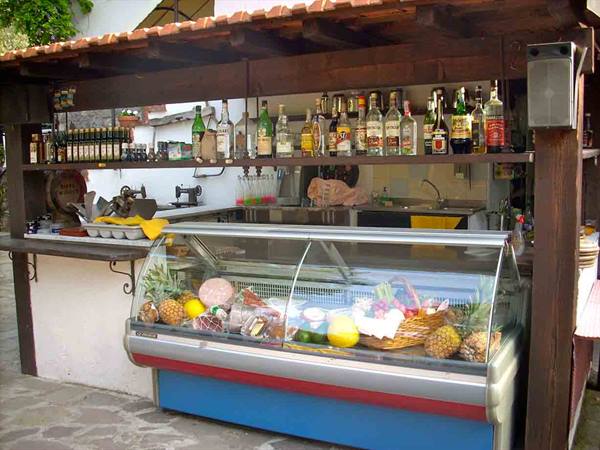 The window and bar of Ristorante U Rundò