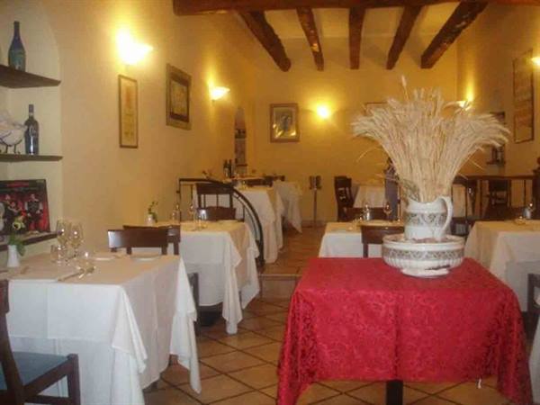 In the dining room of Ristorante Il Trovatore
