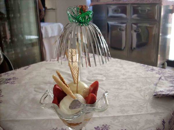 Ristorante Vela: a tasty ice cream from Gelateria Bounty