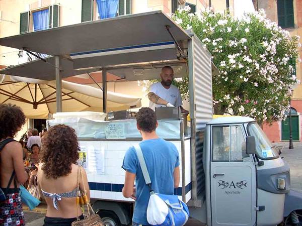 The Ape from which they sell fried fish in the evening