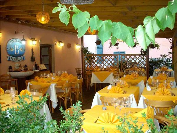 The outdoor area of Ristorante Perballe