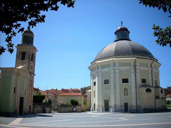 The Cathedral of Loano and the Oratory of the Blue Capes