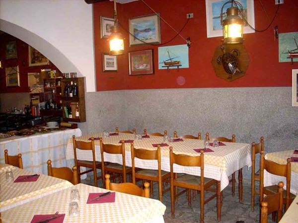 In the dining room of Ristorante Pizzeria U Cantu