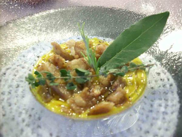 Osteria della Corte: Pumpkin velouté with squid in almond breading