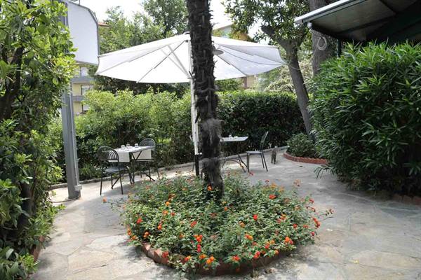 In the enchanted gardens of the Villa